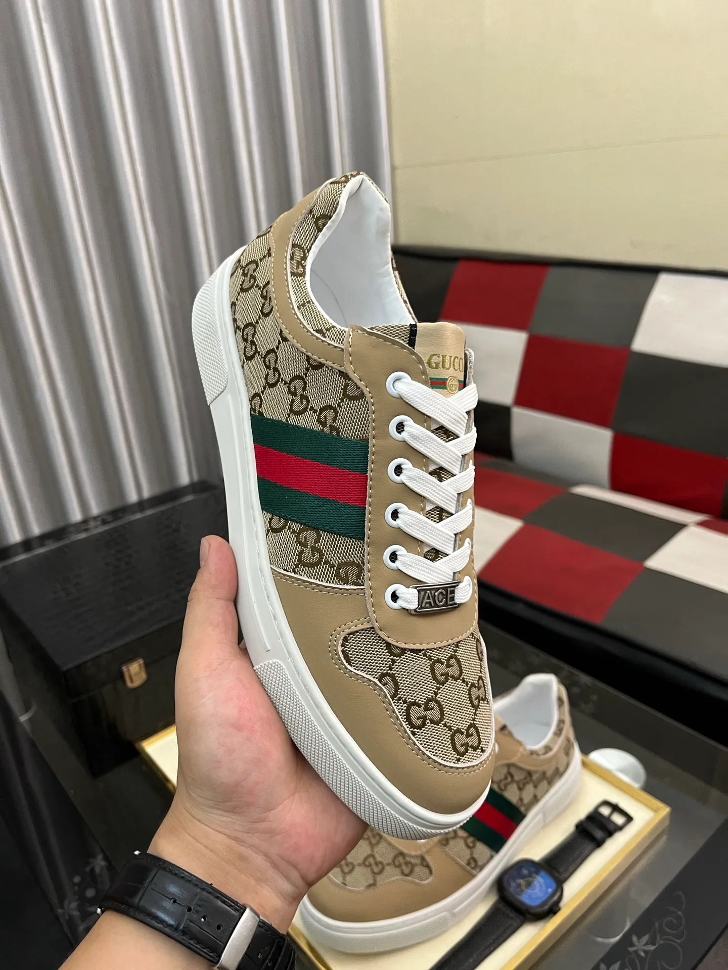 Men's Men's Shoes💰440⌚️⌚️【GUCCI】Gucci men's latest white shoe series casual shoes! The official website is built 1:1. Upper: Made of imported cowhide, with electric embroidery ➕Inner lining: Made of high-quality first-layer pigskin, soft and comfortable. Picky material selection and exquisite workmanship give you the best enjoyment. Size: 38-44 yards, 3️⃣ colors available.
